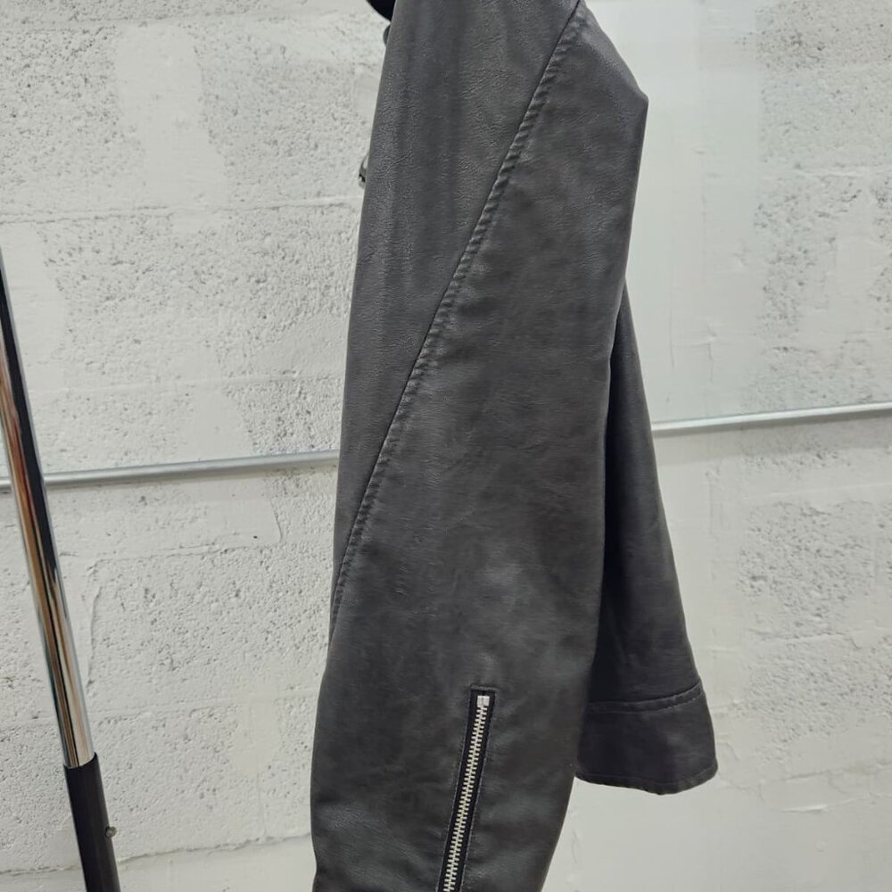 NWT Universal Thread Women's Moto Jacket Faux Leather Faded - Picture 9 of 10